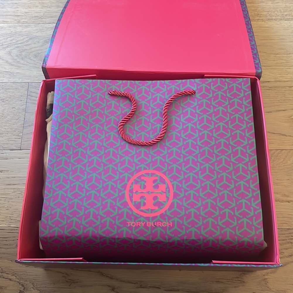 Tory Burch Fleming Soft Leather Shoulder Bag In Burgundy Red NWT - Picture 3 of 14